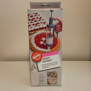 Wilton Dessert Decorator